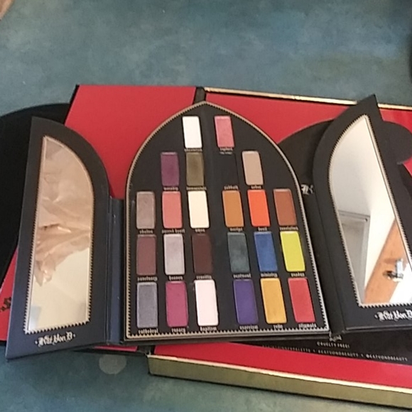 VINTAGE RARE KAT VON D SAINT + SINNER MAKEUP VAULT - Picture 6 of 11